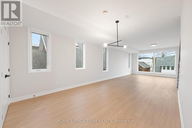 Photo - 49 Grosvenor Ave