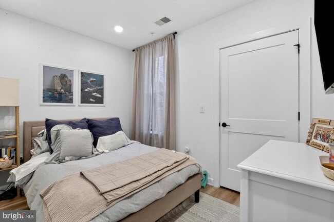 Photo - 1415 Locust St Unidad 502