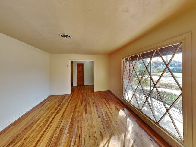 Photo - 3105 Phoenix Dr