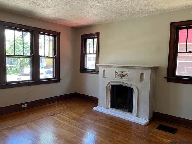 Building Photo - 2021 Scott St Unit 2021 Scott Blvd. Apt.1