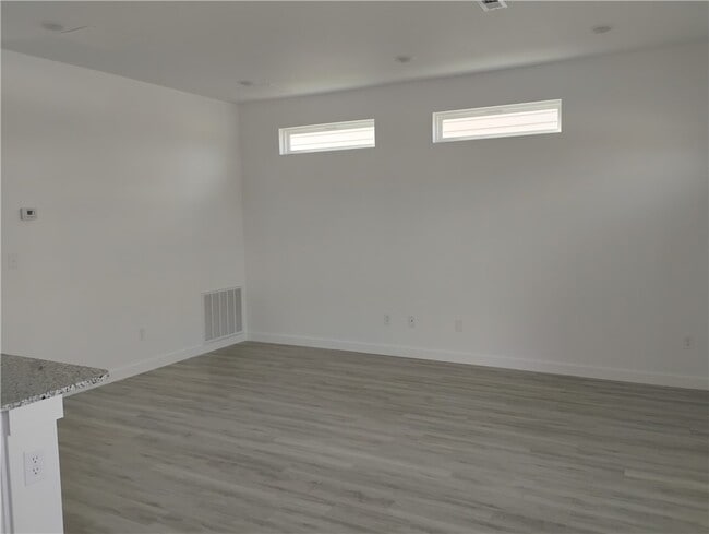 Photo - 840 Ventnor Ave
