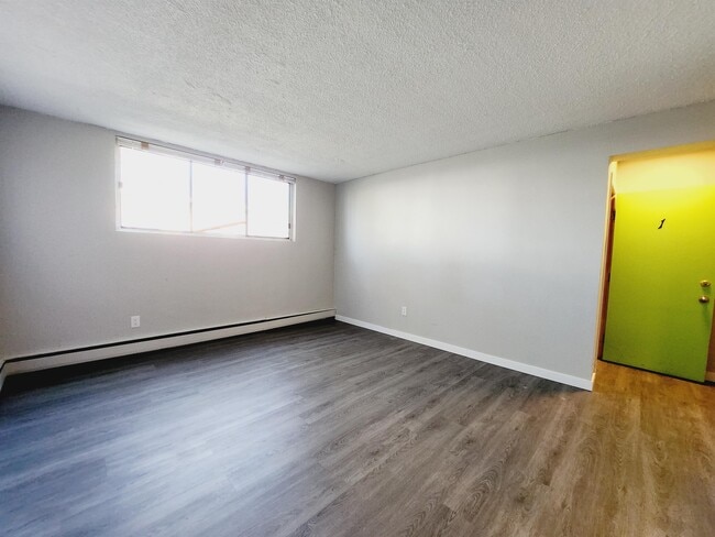 Photo - 10010 154 St Unit 1