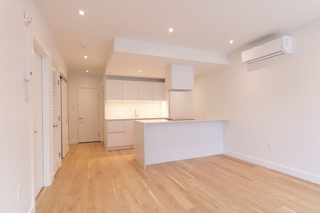 Photo - 3014 Avenue Van Horne Unit 23