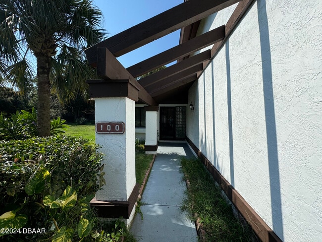 Photo - 100 Sea Island Cir