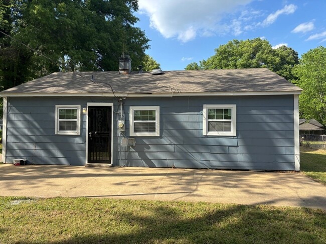 901 Restbrook Ave