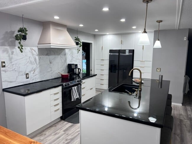 Photo - Desirable 3 bedroom/2 bath rambler located in Marysville