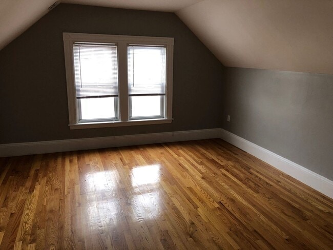 Photo - 4Br/2Bth, Great location, close to Wentwoth, Orange Line, Laundry in UNIT!