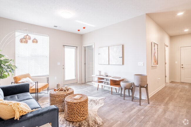 2BR, 2BA - 1055SF