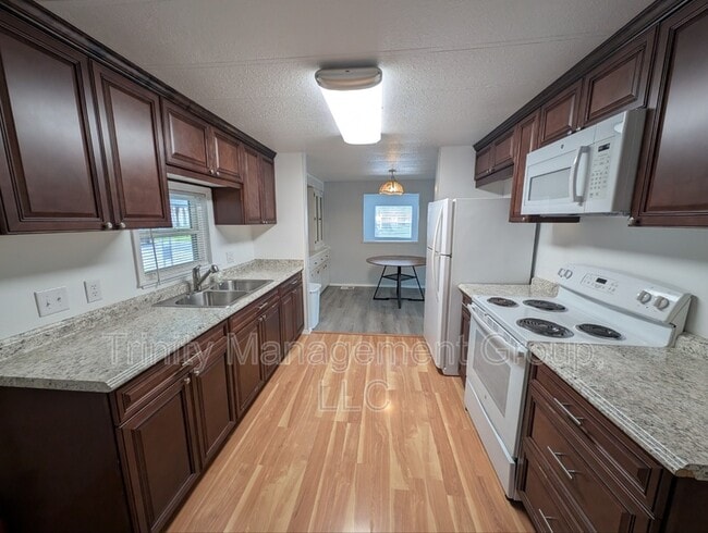 Photo - 207 Dolphin Dr N
