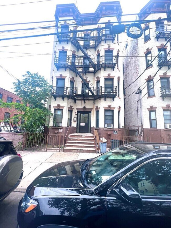 Building Photo - 64 Tuers Ave Unit 1D