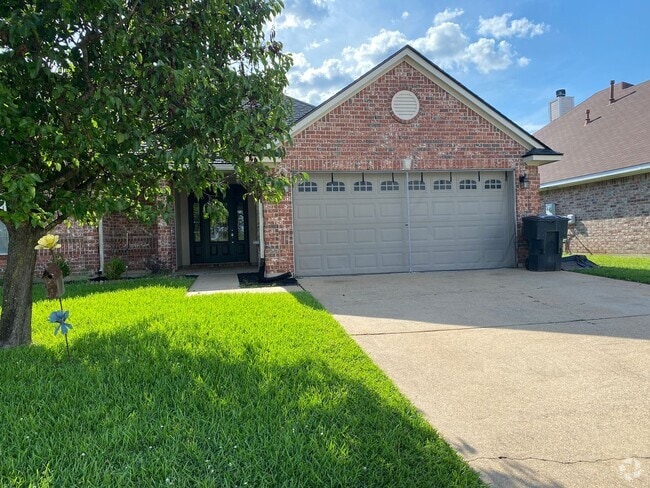 Building Photo - Golden Meadows Rental