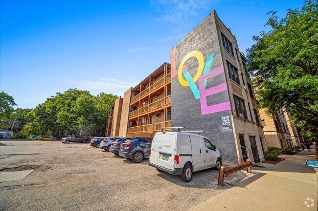 Building Photo - 631 W ROSCOE St Unit m3 Rental