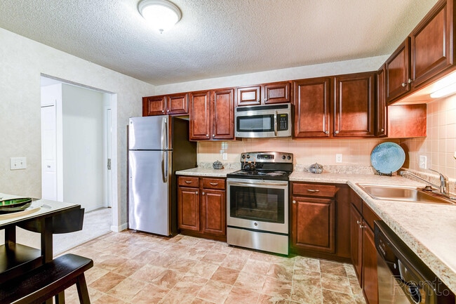 Greenview Village Apartments - Greenview Village Apartments