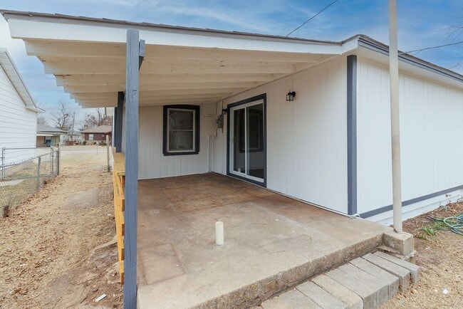 Photo - 1809 NW Lincoln Ave