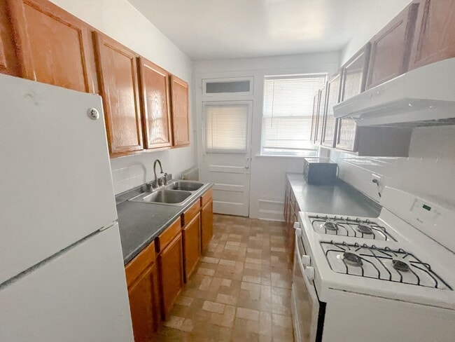 1627-45 Ridge Ave.