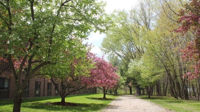 Naubuc Green Apartments