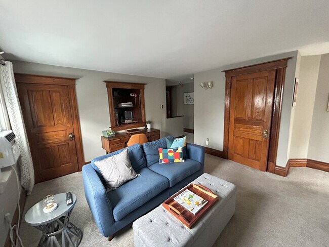 Building Photo - 7 Centre St Unit 3