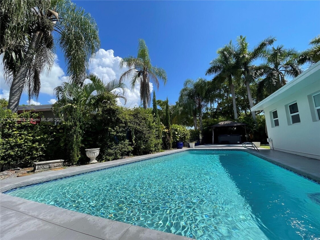 Photo - 2075 S Hibiscus Dr (North Miami, FL)
