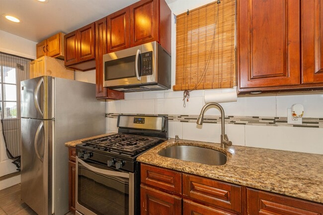 Building Photo - 3223 Liberty Ave Unit 2 Rental