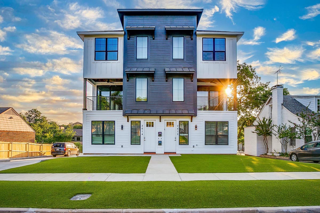 Building Photo - 2612 Forest Park Blvd Rental