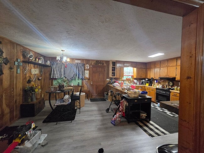 127 Mona Ln