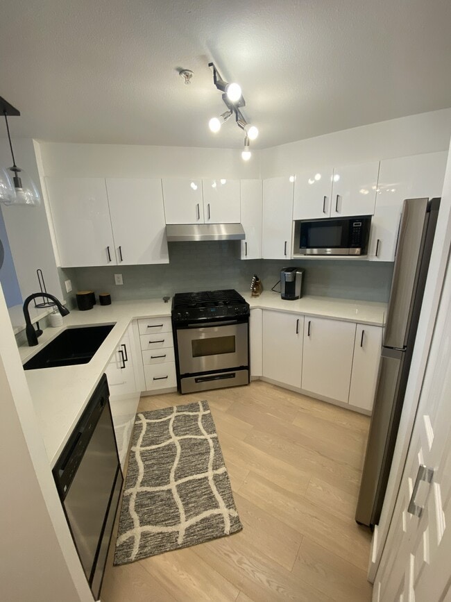 Photo - 9339 University Cres Unit 321