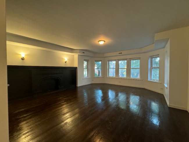 Building Photo - 8046 Ellis Ave Rental