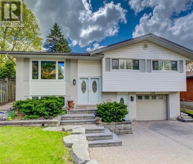 Photo - 209 Willowdale Ave