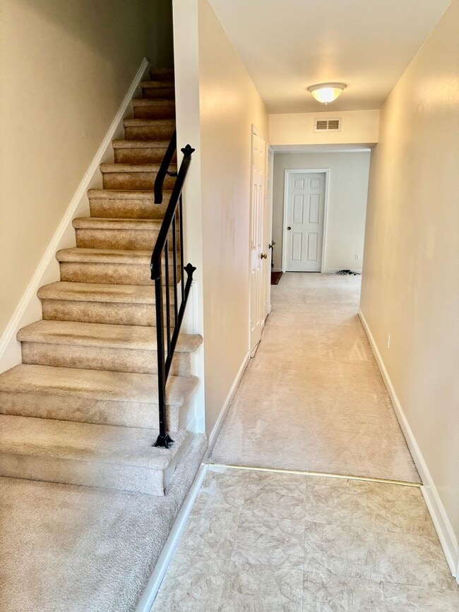 Photo - 3 bedroom / 1.5 bathroom - Courthouse Green