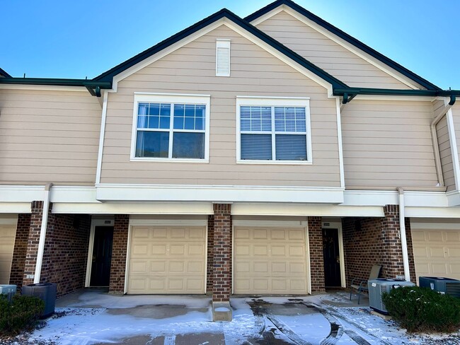 Building Photo - Spacious 2 Bedroom Townhome with Mountain Views in Superior