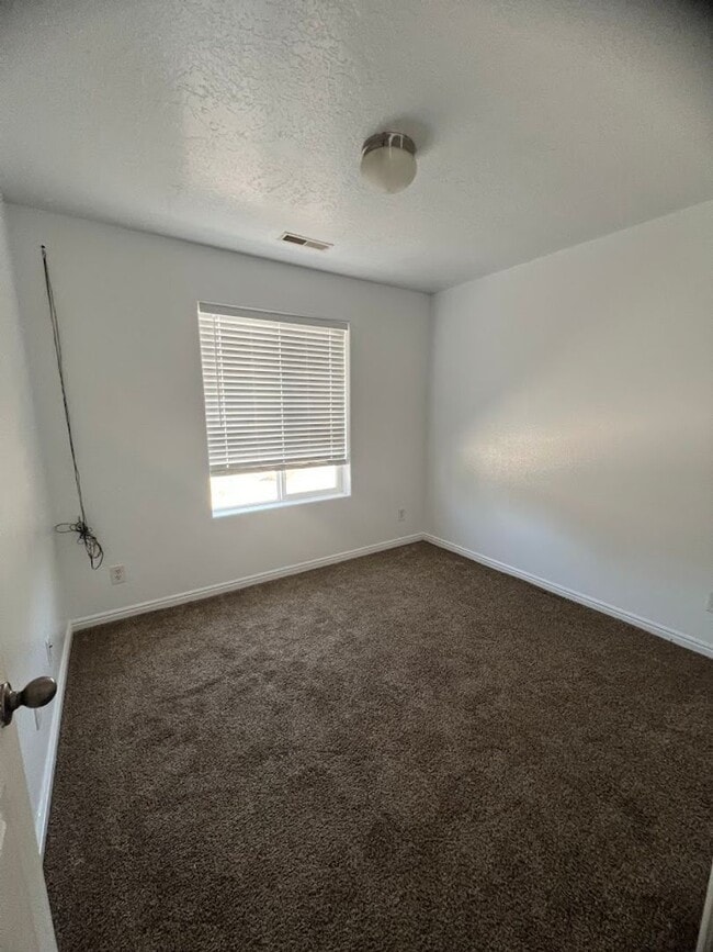 Photo - 4 bedroom Home Available