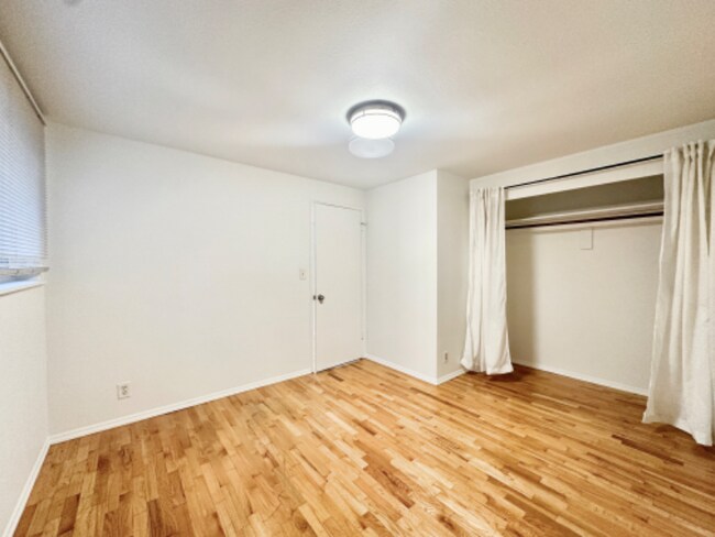 Building Photo - 5101 Ravenna Ave NE Rental