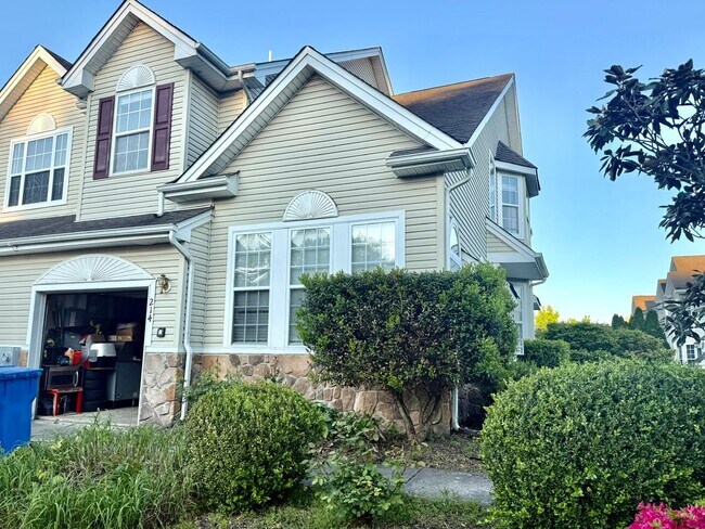 Photo - 214 Westbrook Dr
