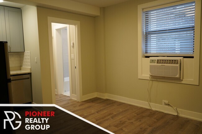 Photo - 501 W Belmont Ave