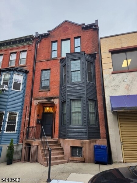 Building Photo - 5 Warren St Unit 2