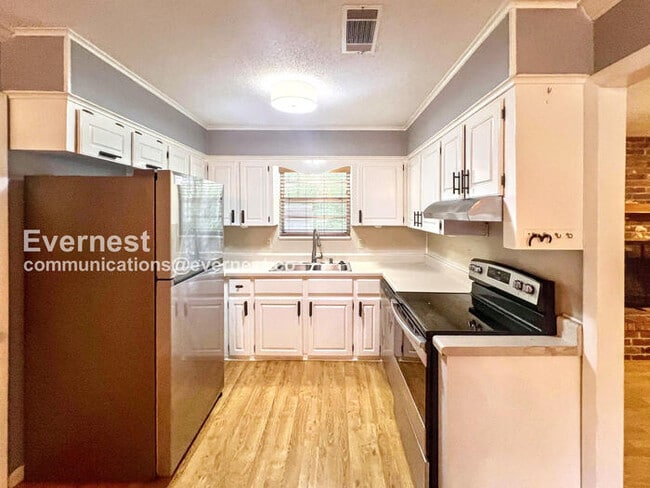 Photo - 903 Bristol Dr