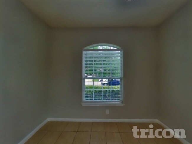 Photo - 417 Sapphire Ln