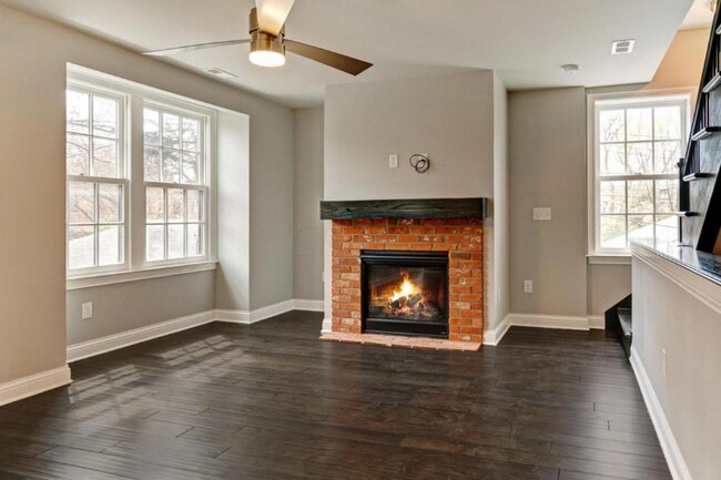 Photo - 48 Aston Row Ln Unit B