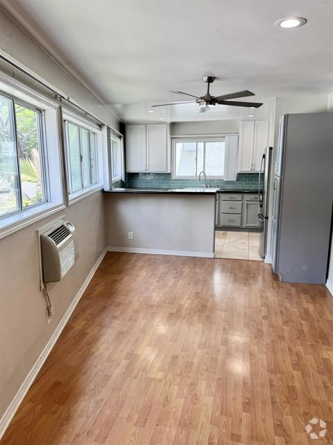 Building Photo - 1124 Sherbourne Dr Unit 35 Rental