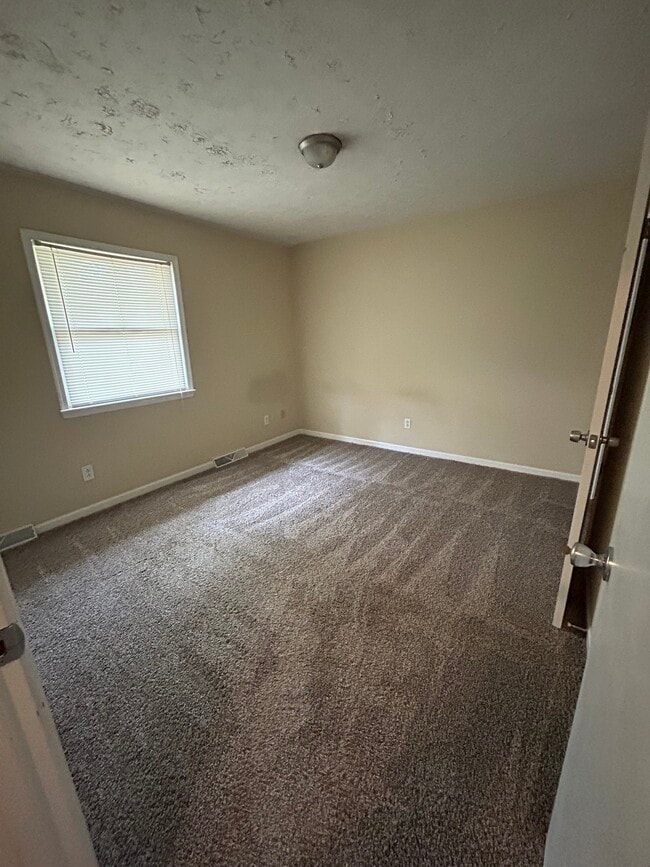 1122 Rolling Hill Dr