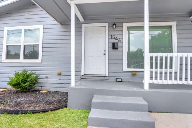 Photo - Charming and Spacious 4 Bedroom Home with ...