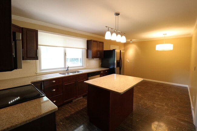 Photo - 2815 Ashwood Dr