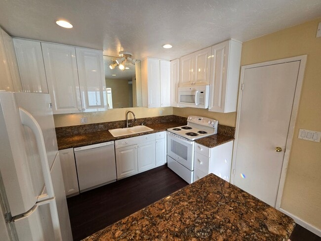 Photo - Spacious & Upgraded Clairemont Townhome – Prime Central Location!