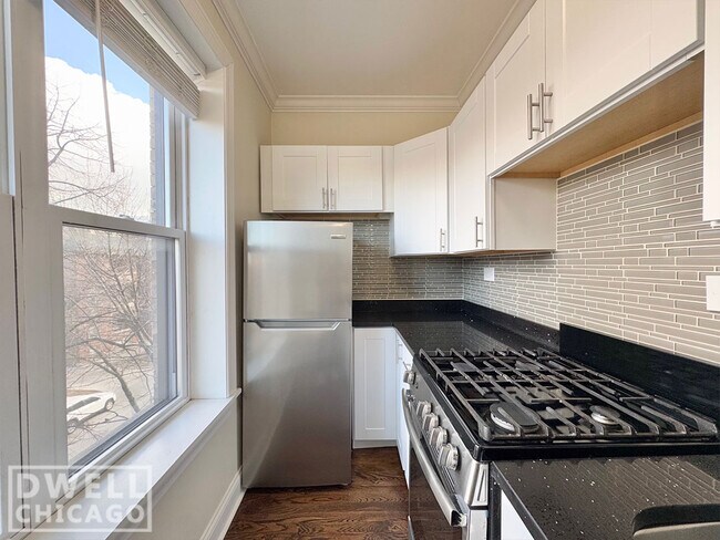 Photo - 915 W Waveland Ave Unit 3B