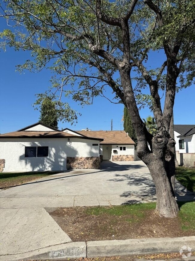 Building Photo - Beautiful 4 Bedroom, 2 Bathroom Arleta Hom... Rental