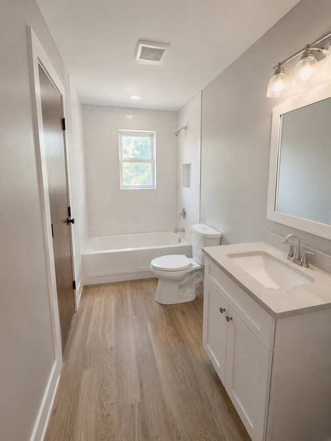 Photo - 302 Scott St