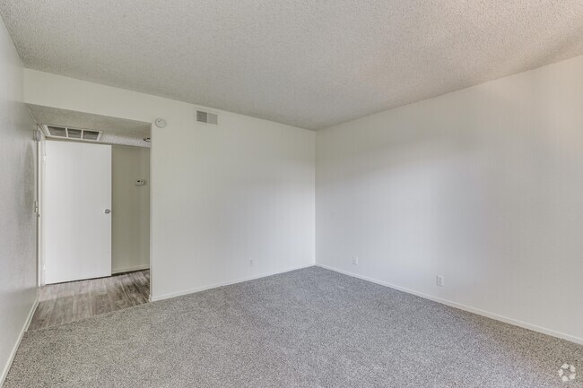 1 BR, 1 BA (Classic) - 734 SF