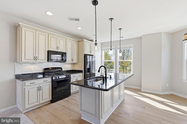Photo - 8923 Quarry Rd