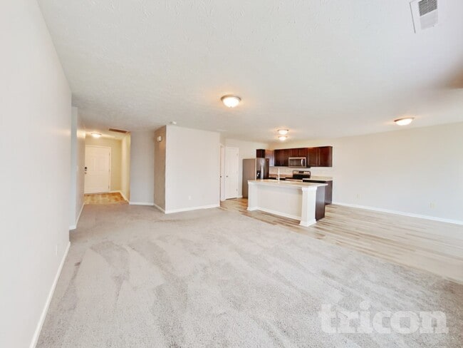 Photo - 1806 12 Oaks Dr