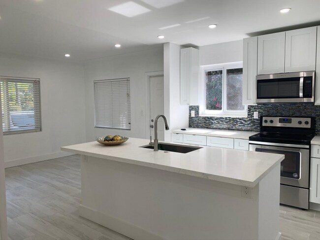 Photo - 2340 SW 16th Ave Apartment Unit East